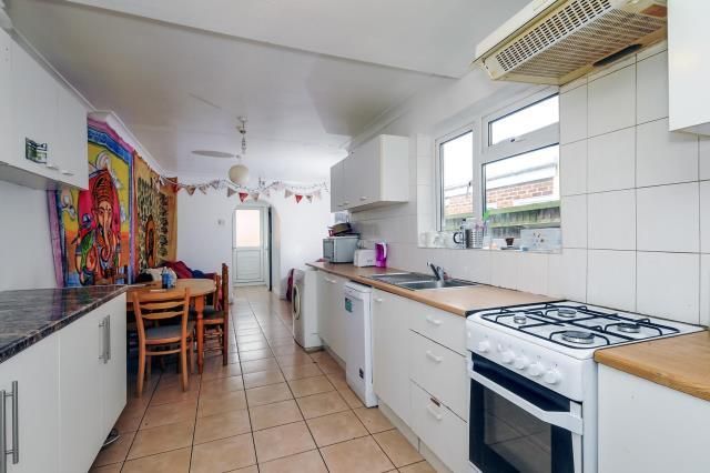 Property photo 1 of 9 Kitchen