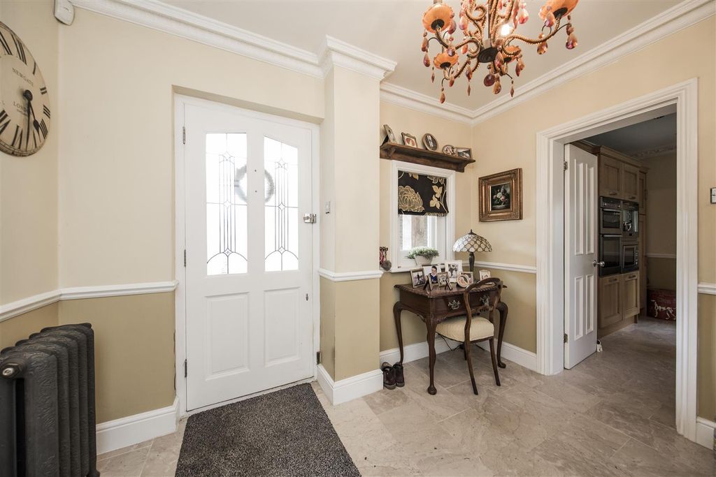 Property photo 2 of 59 Lobby
