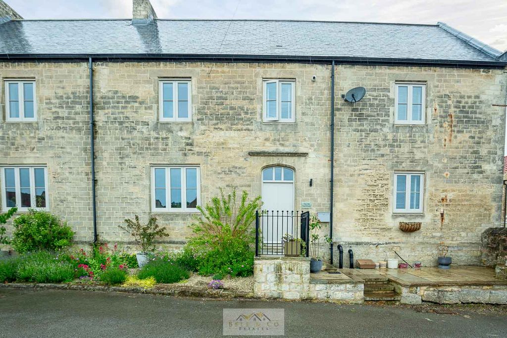 Property photo 1 of 37 Front Of House 1.2