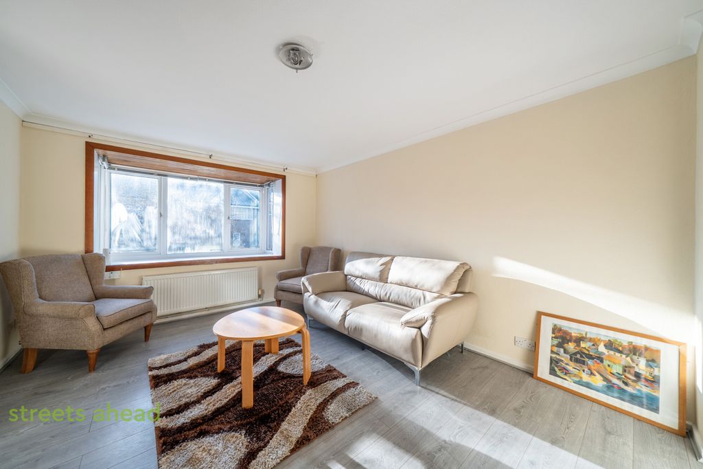 Property photo 2 of 12 1Aeb7c74-1Ca8-46F...