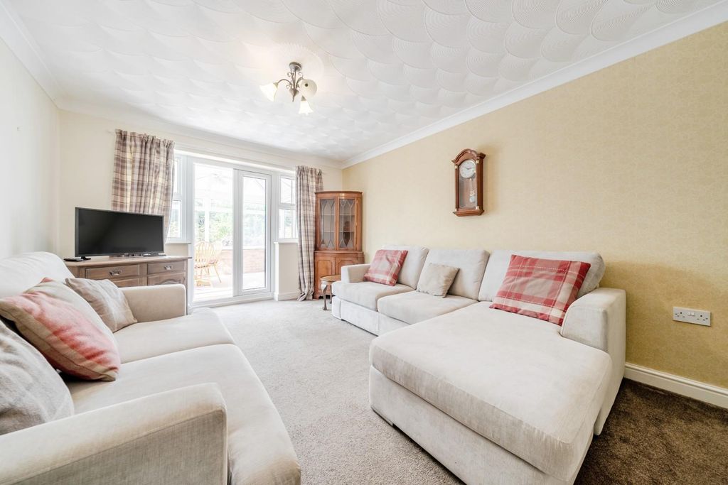 Property photo 2 of 15 Lounge.Jpg