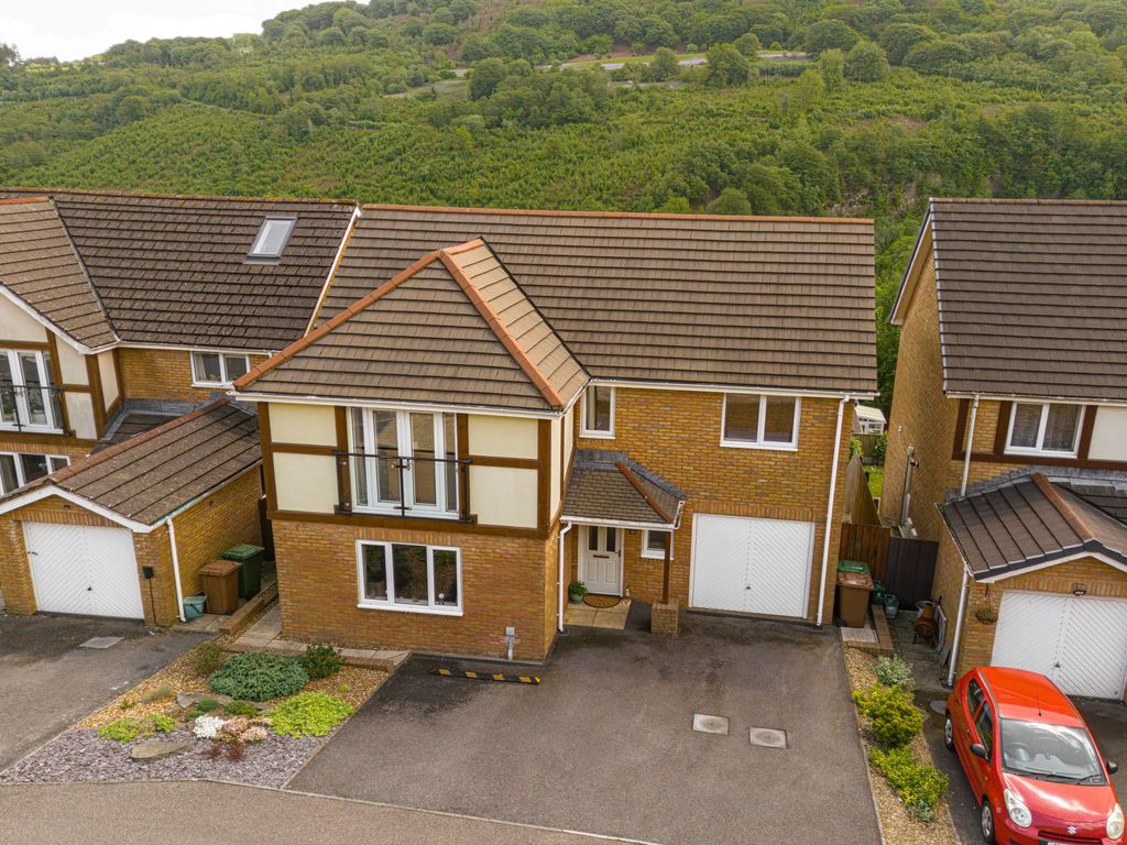 Property photo 1 of 52