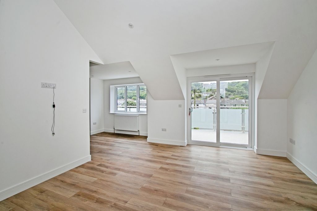 Property photo 3 of 16 Photo