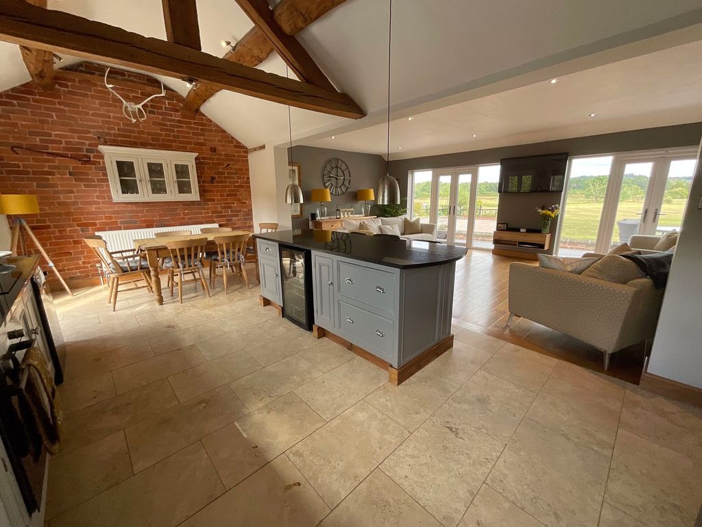 Property photo 3 of 28 Photo 2