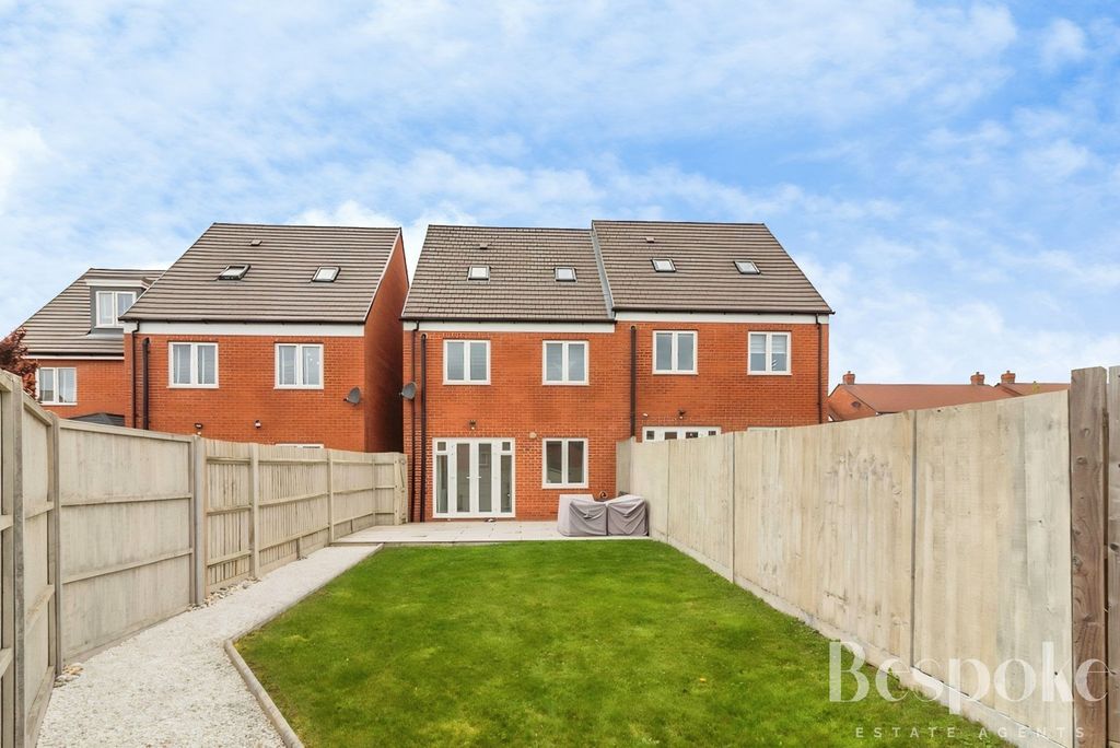 Property photo 3 of 39 Garden