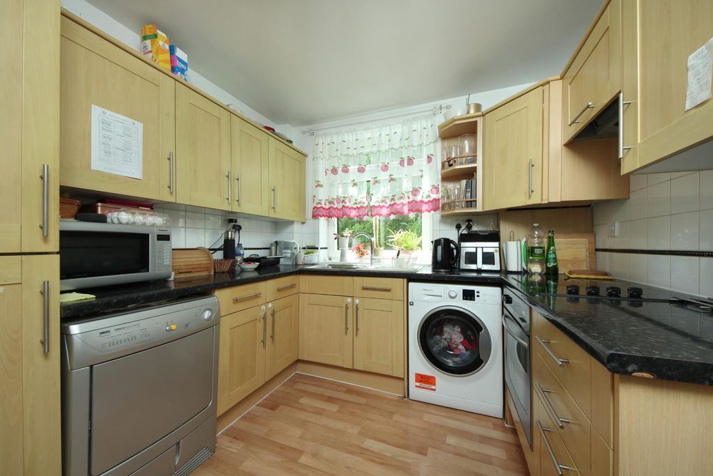 Property photo 3 of 8