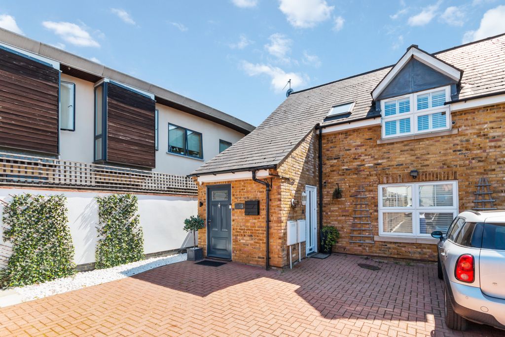 Property photo 2 of 11