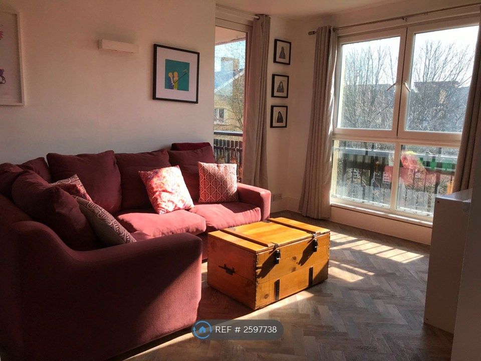 Property photo 1 of 11 Lounge