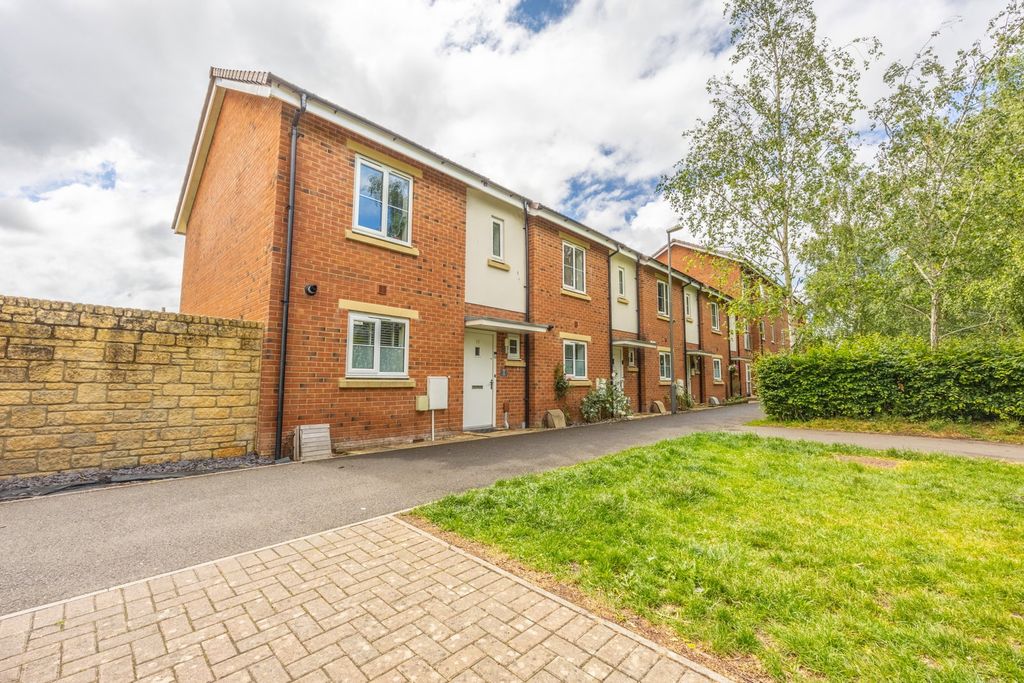 Property photo 1 of 32