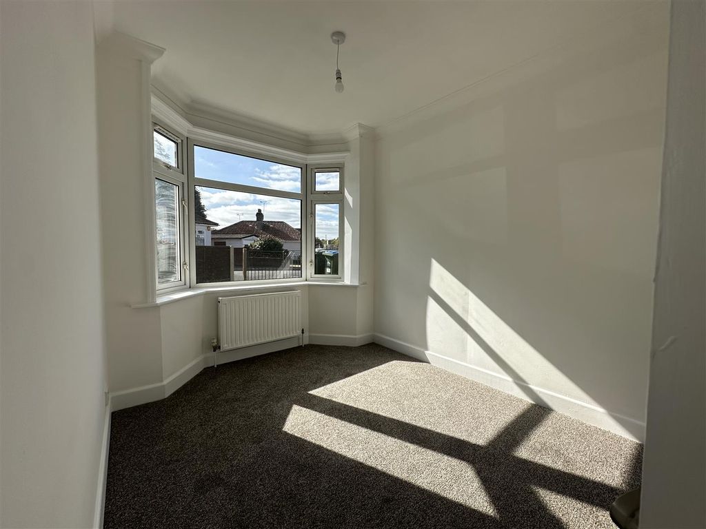 Property photo 3 of 10 Front Bedroom