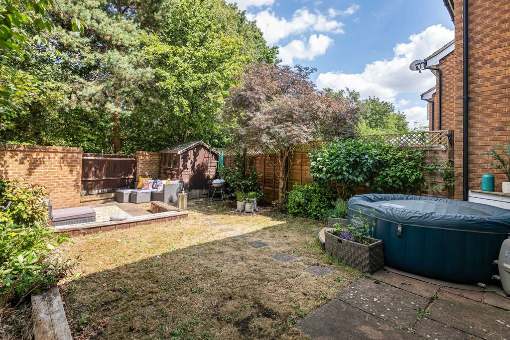 Property photo 2 of 16 Photograph 6