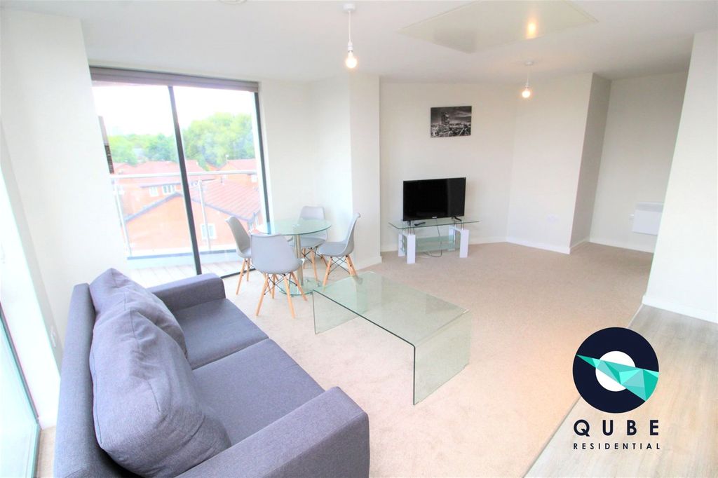 Property photo 1 of 12 Lounge