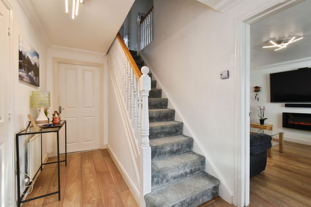 Property photo 2 of 21