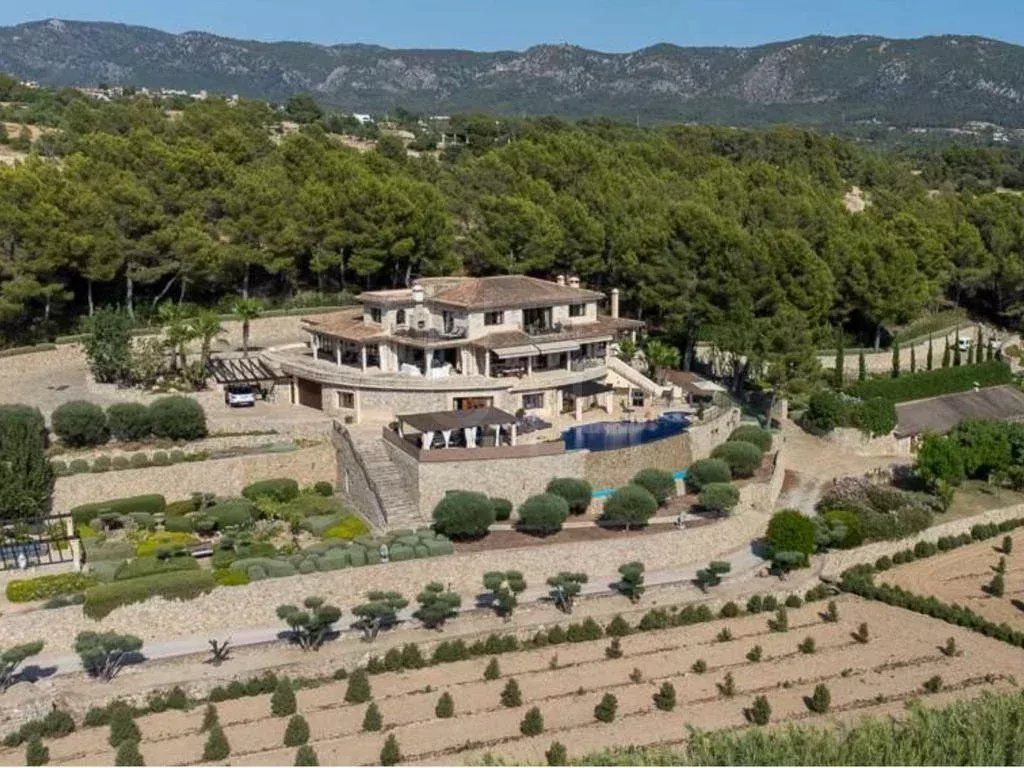 Property photo 1 of 18