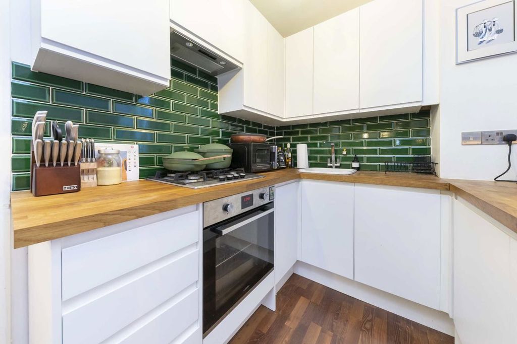 Property photo 3 of 5