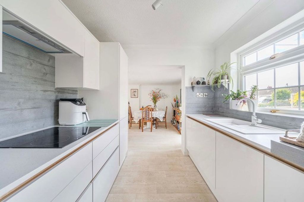 Property photo 2 of 18 Kitchen