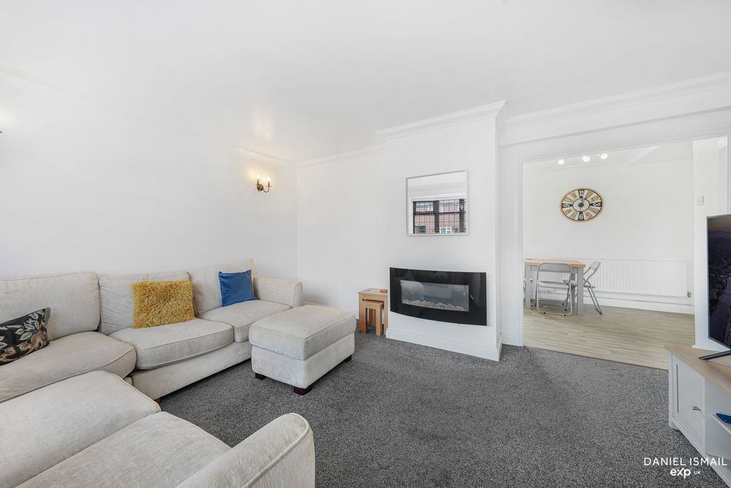 Property photo 2 of 27