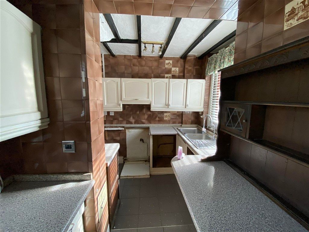 Property photo 3 of 6 Kitchen