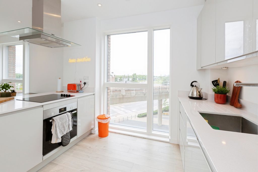 Property photo 2 of 19 Kitchen