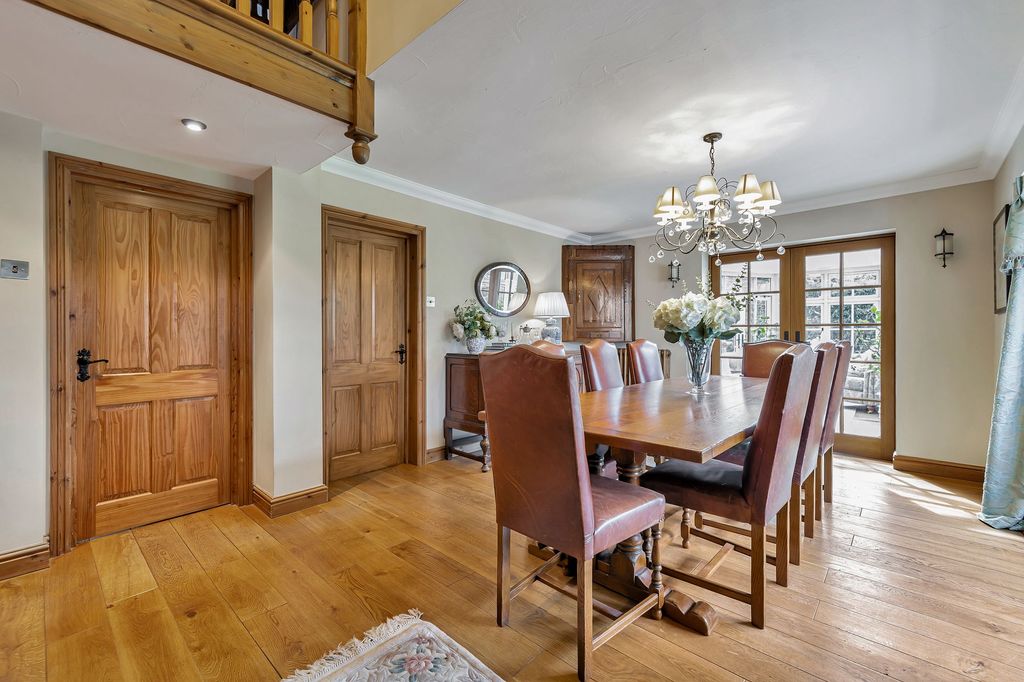 Property photo 3 of 34