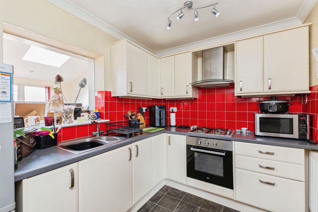 Property photo 3 of 19