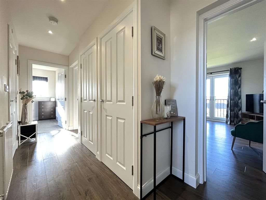 Property photo 3 of 12 Hall