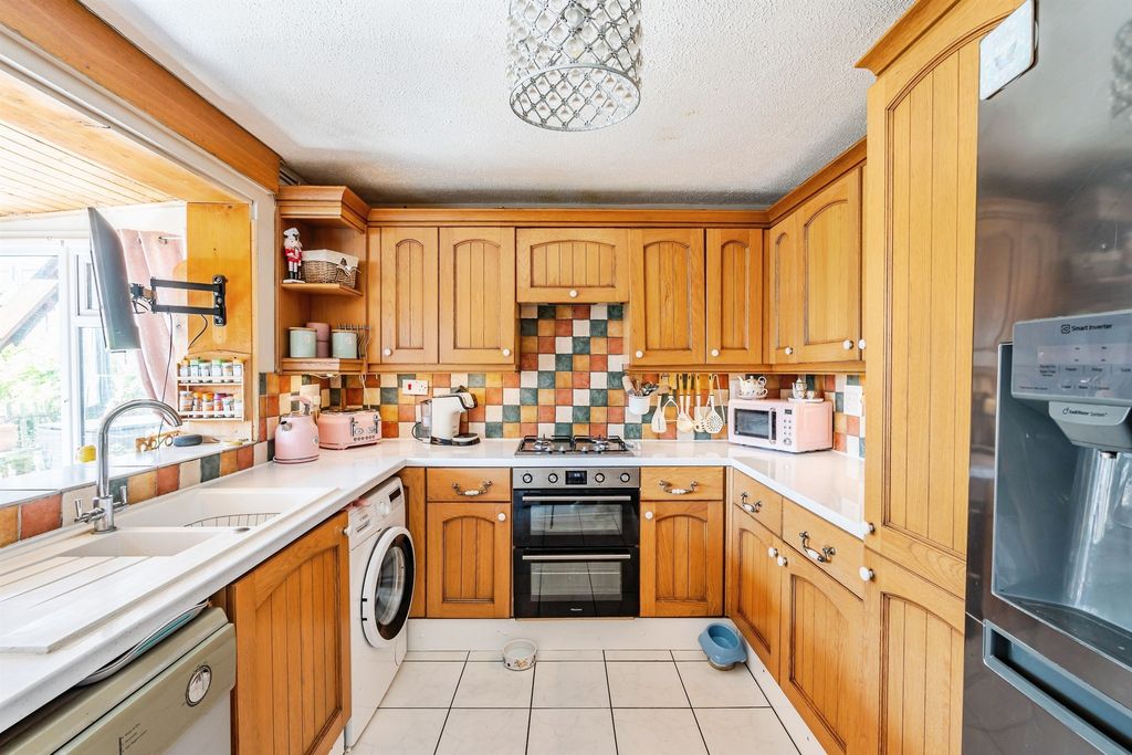 Property photo 2 of 25