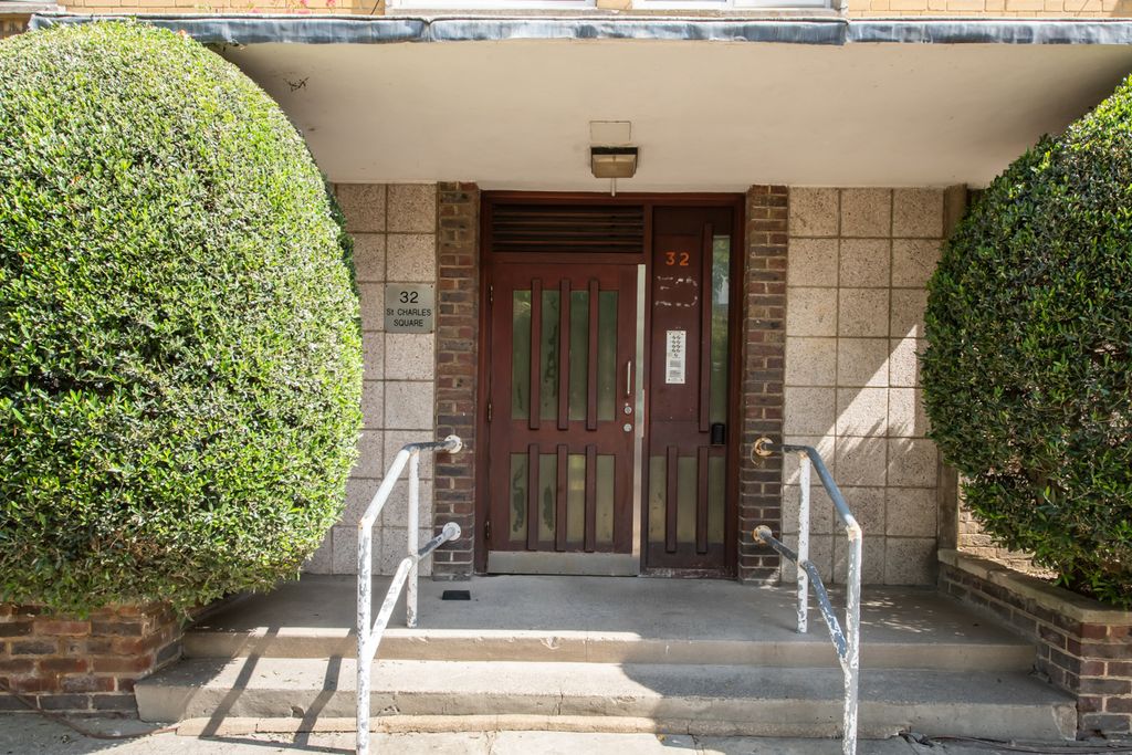 Property photo 2 of 23
