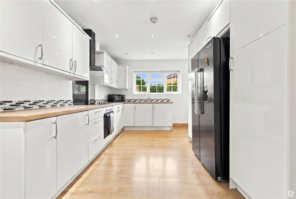 Property photo 3 of 21 Kitchen