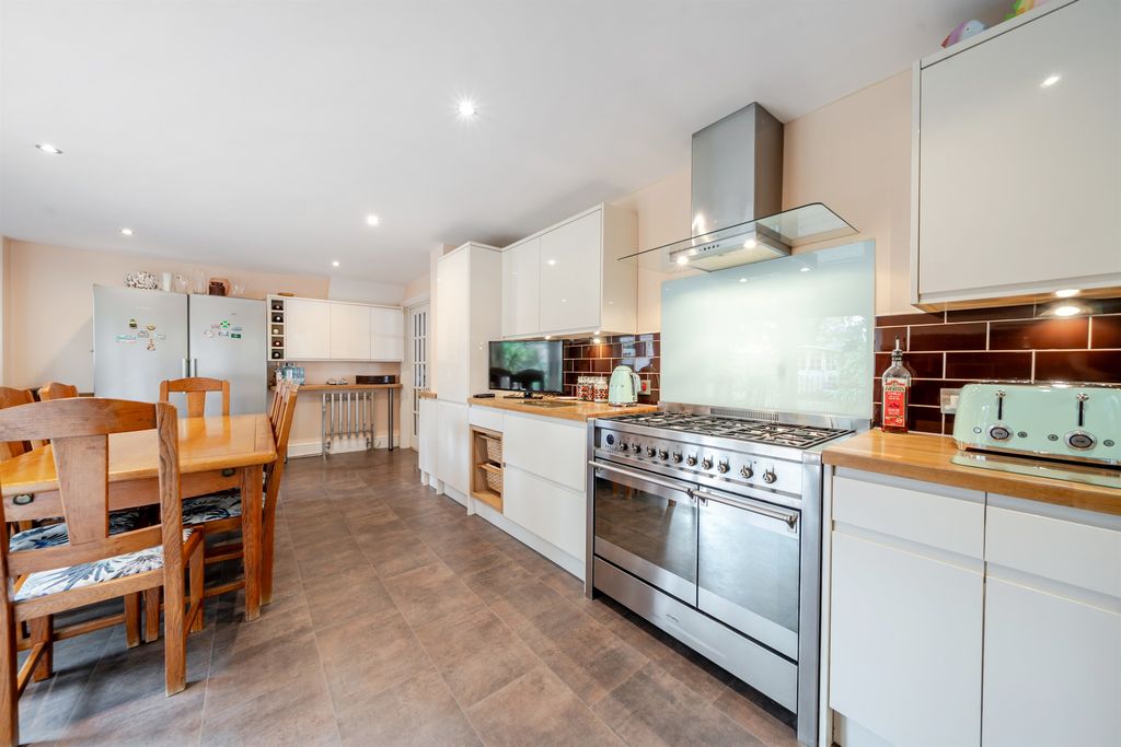 Property photo 2 of 22