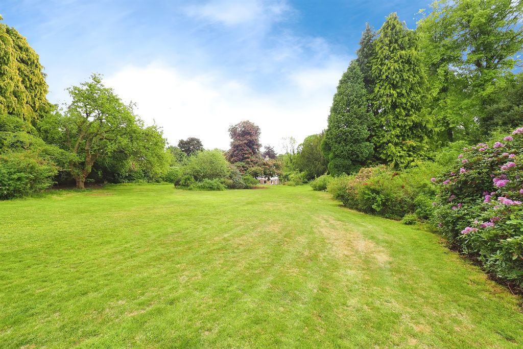 Property photo 2 of 33