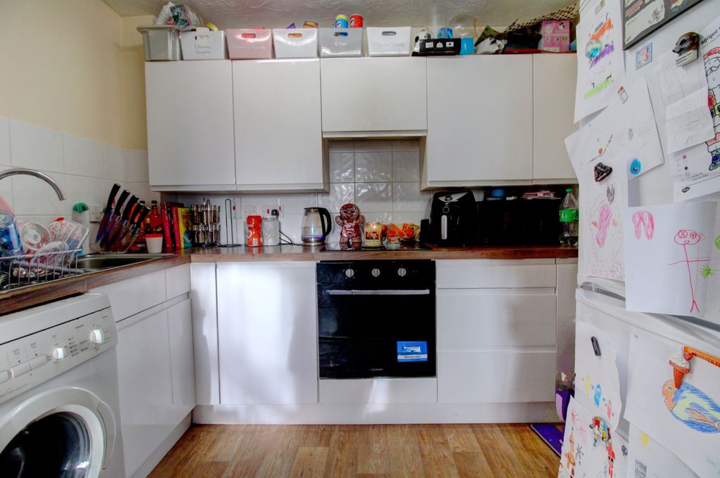 Property photo 3 of 9 Picture No. 22