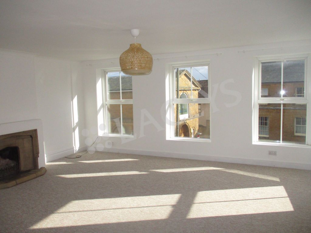 Property photo 2 of 7 Lounge