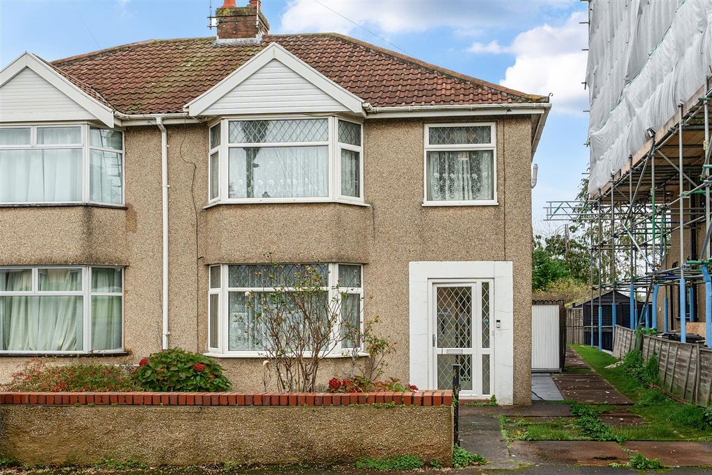 Property photo 1 of 18 Front Garden