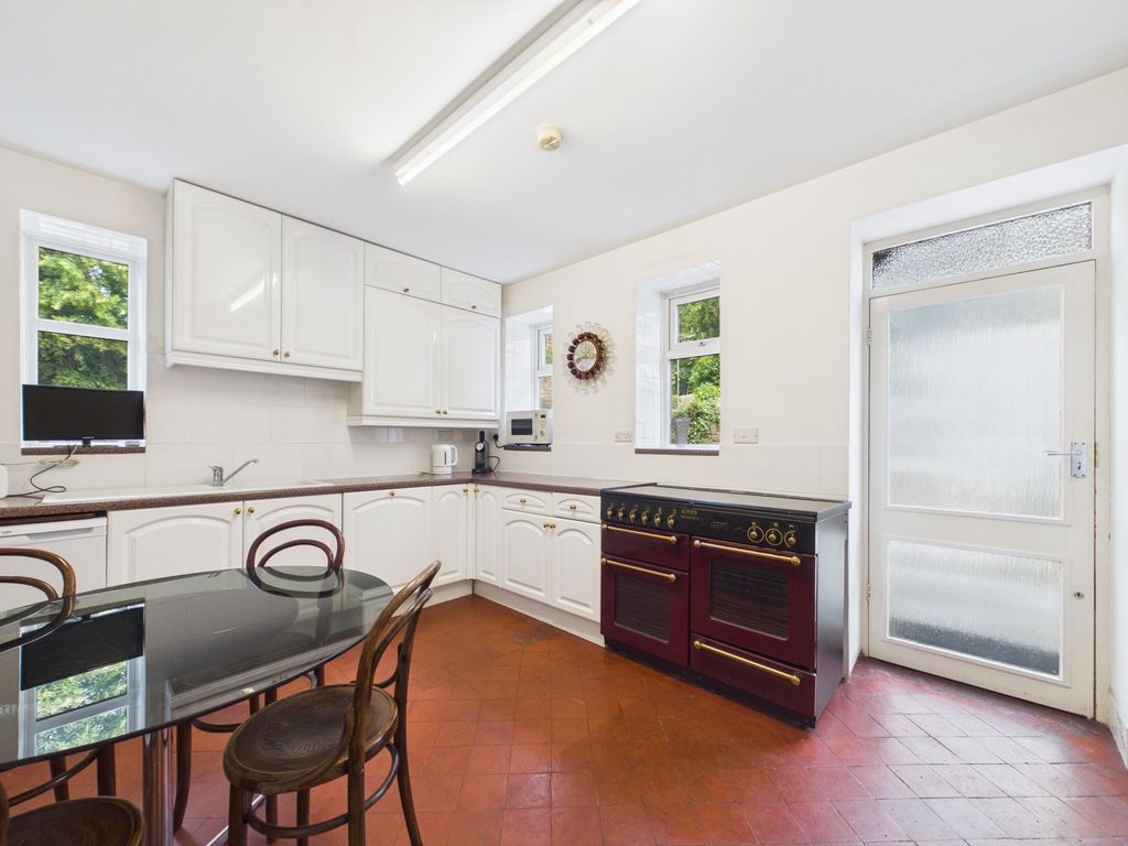 Property photo 3 of 34 Kitchen