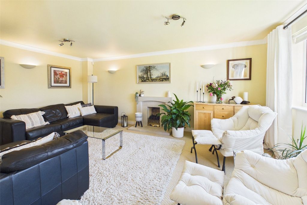 Property photo 2 of 18 Picture No. 21