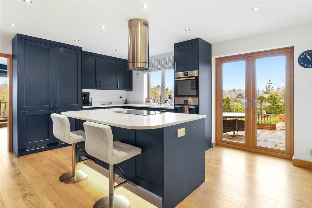 Property photo 2 of 38 Picture No. 67