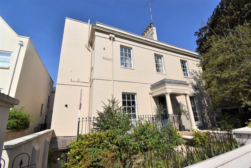 Property photo 1 of 16 Front Of Building