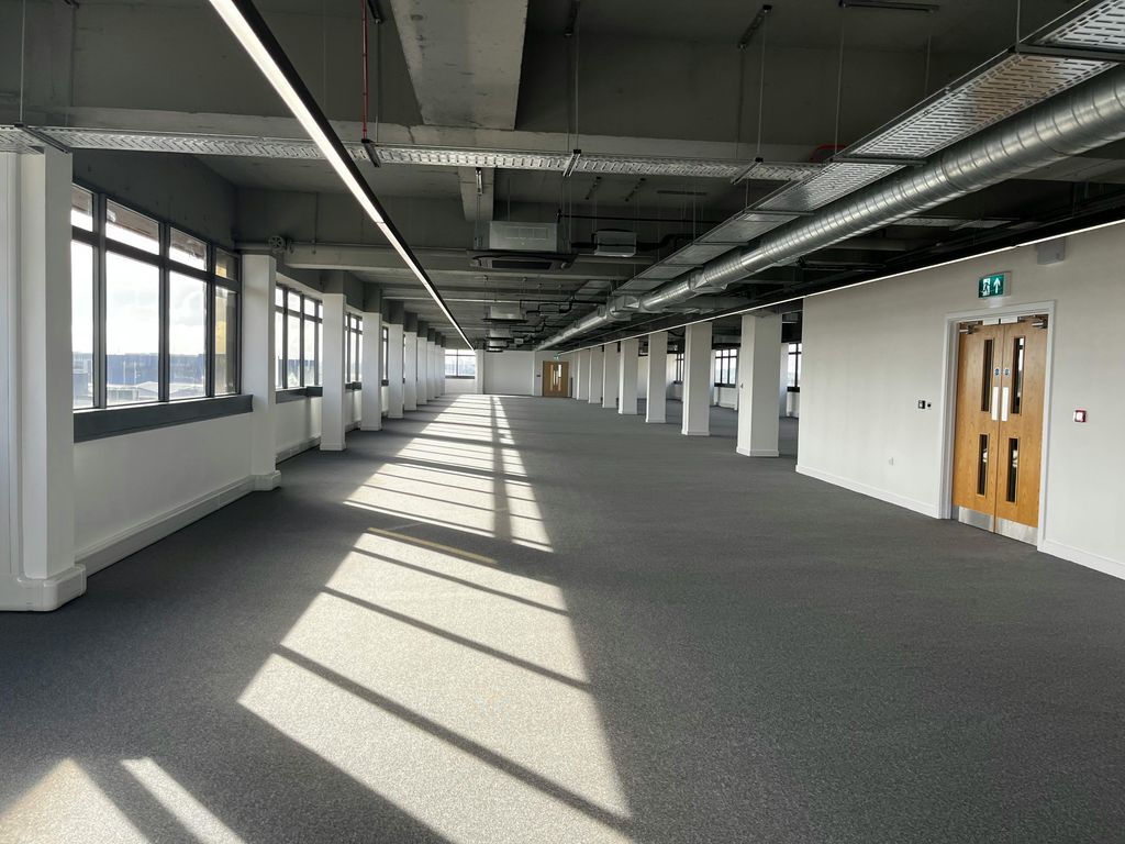 Property photo 3 of 15 74B62B74329F41C6832Ae9B3E3901814.Jpeg