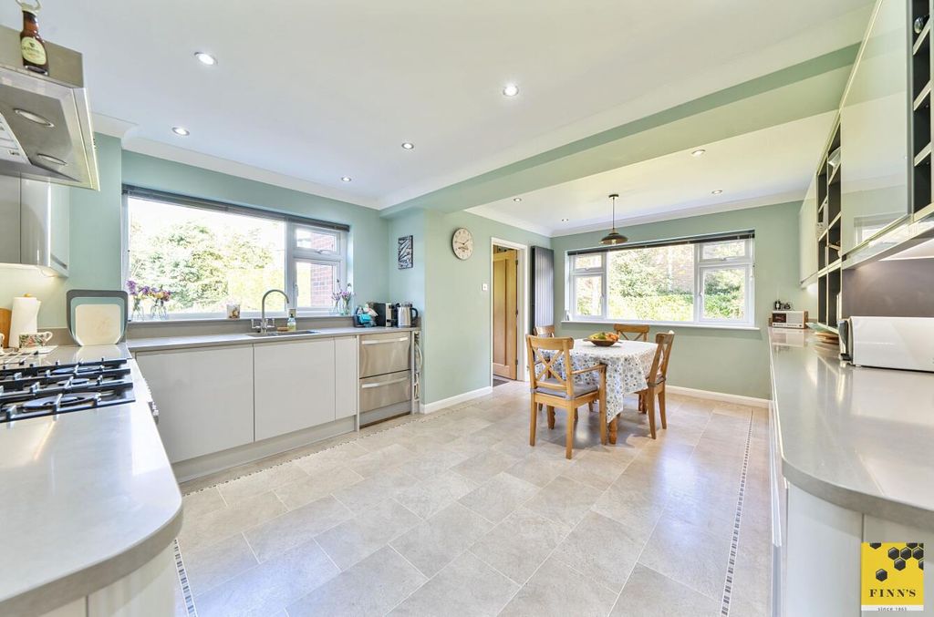 Property photo 2 of 18 3Dd181A0-94Df-4Cf8-90Cf-1A88E0Ae5895.Jpg