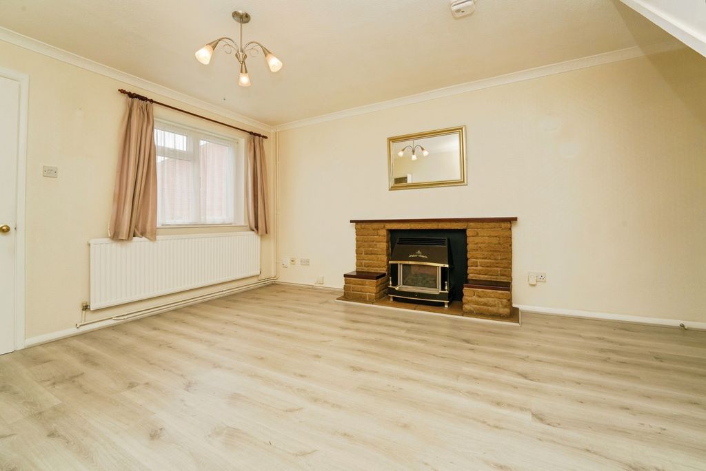 Property photo 3 of 8 Lounge