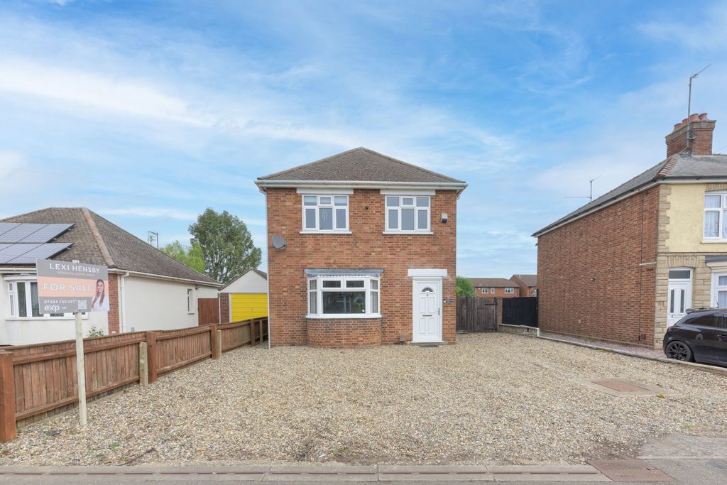 Property photo 2 of 31