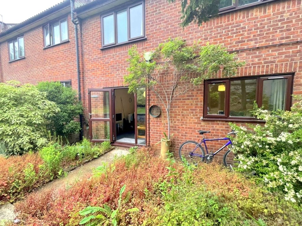 Property photo 1 of 8 Garden