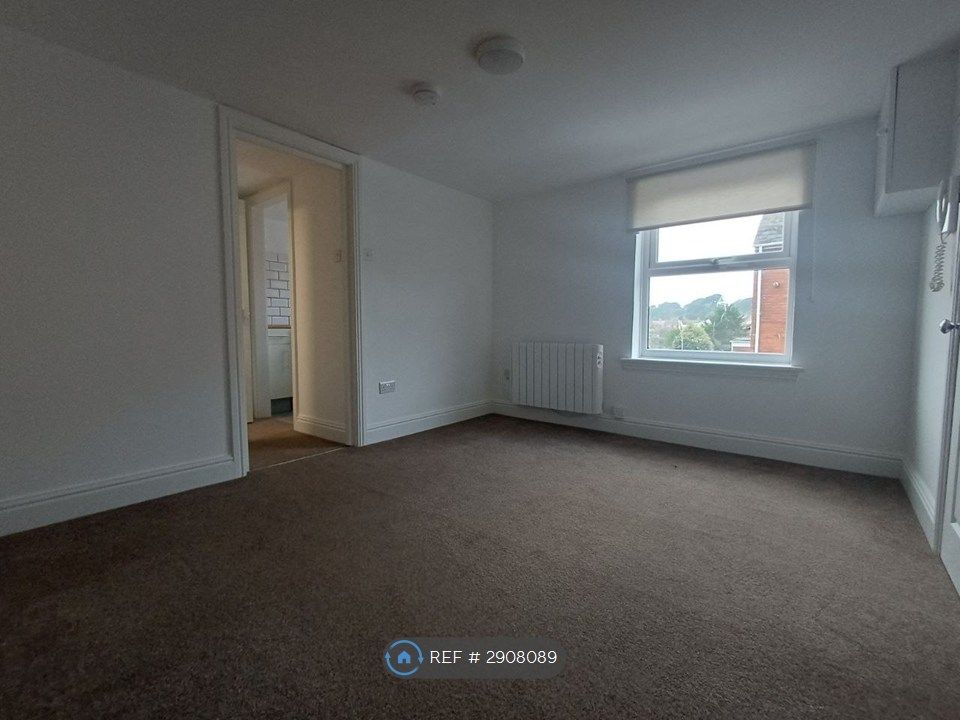 Property photo 1 of 5 Living Room