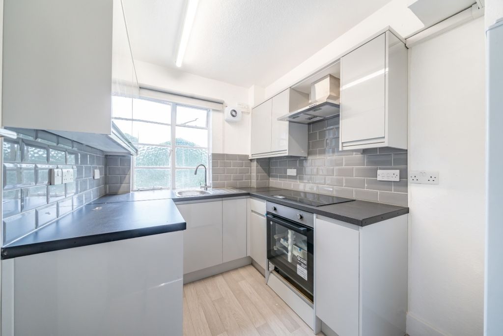 Property photo 1 of 8 1020578 (2)