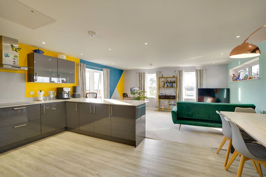 Property photo 2 of 11