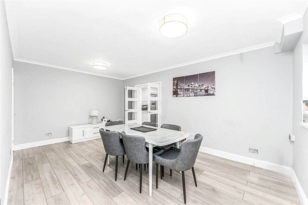 Property photo 3 of 15 Dining Room