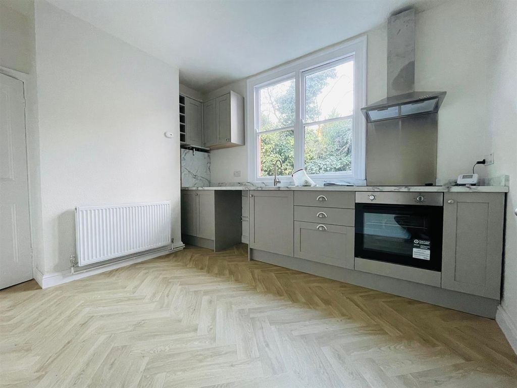 Property photo 2 of 6 Kitchen