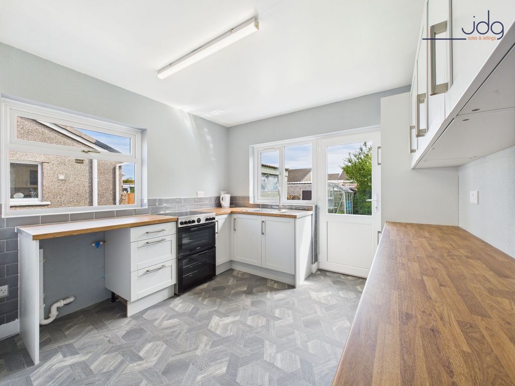 Property photo 2 of 10 Newly Fitted Kitchen With Breakfast Bar