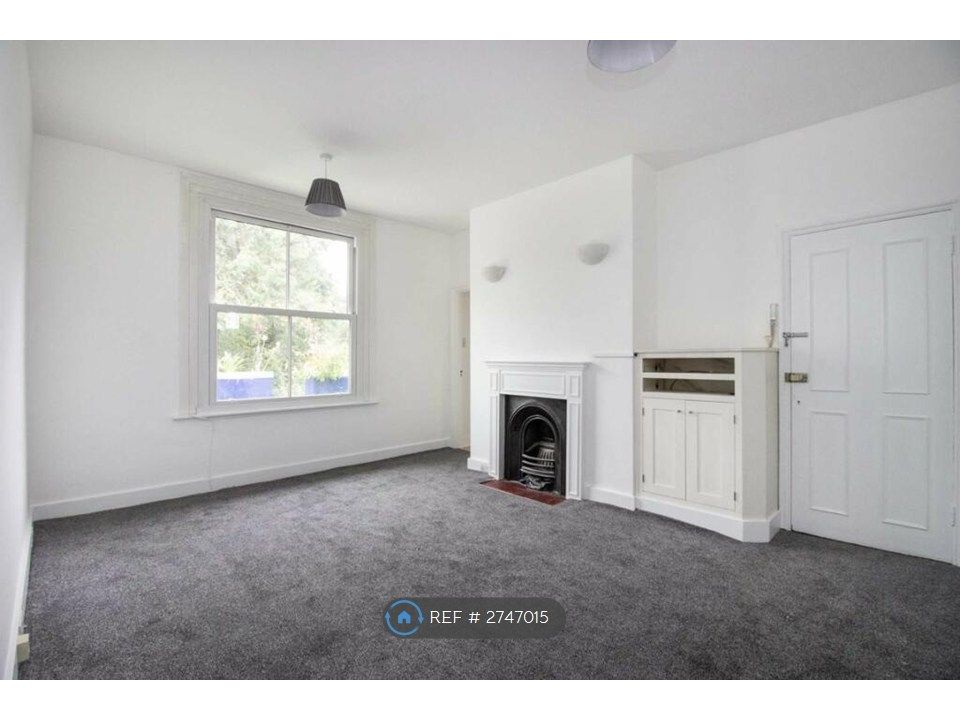 Property photo 3 of 12 Lounge